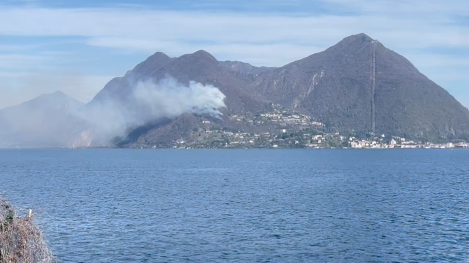 Domato l'incendio nei boschi di Laveno: ora resta solo il monitoraggio